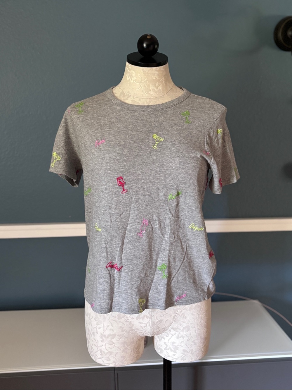 Lucky Brand Women’s Gray All Over Embroidered Cocktail Tee in SM NWT